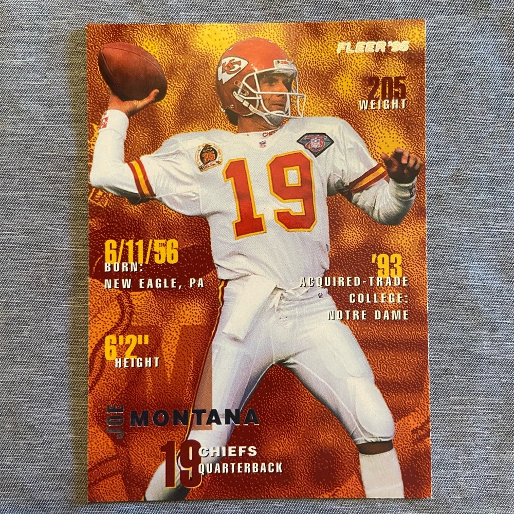 Joe Montana Kansas City Chiefs 1995 Fleer Football Card #183